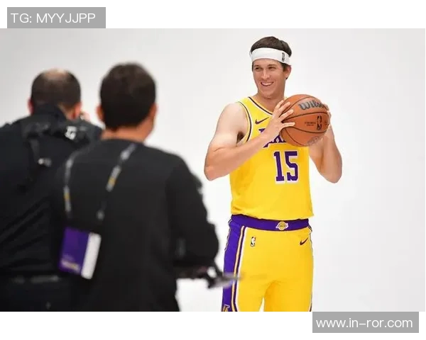 里夫斯谈老詹缺席影响强调全队需共同承担责任与压力