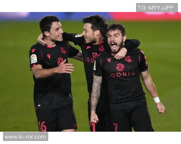 维尼修斯与切尔西传闻不实球员全心投入皇马赛季