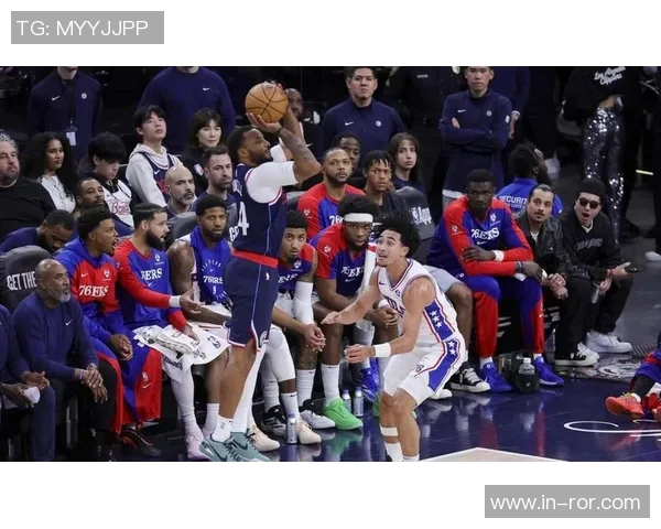 鲍威尔表现平平17分6板6助攻三分球命中率低迷引发关注